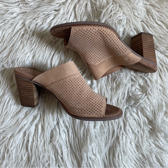 TOMS Majorca Peep Toe Platform Sandal Block Heel Nude Nubuck Leather EUC Size 8 - Picture 4 of 9